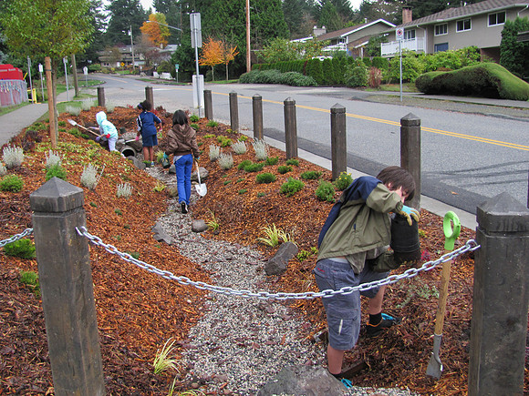 2012 Cougar Creek Streamkeepers - Sunshine Hills Rain Garden-3
