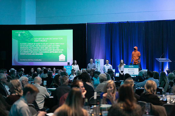 6-LIVE AUCTION-PSF GALA-37