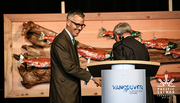 AUCTION-LIVE-4 MIKE MENEER-PSF-Photos by Ron Sombilon - LOGO