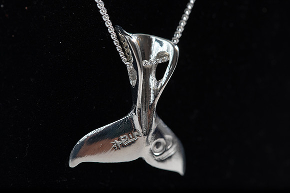 ?NECKLAC-WHALE-3