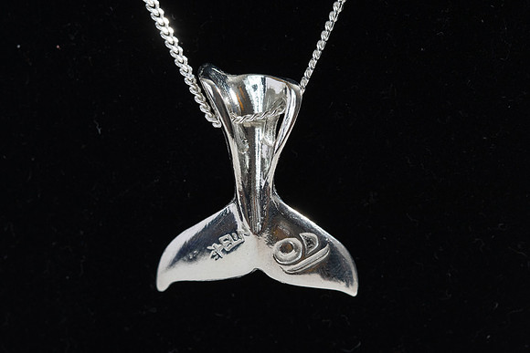 ?NECKLAC-WHALE-1